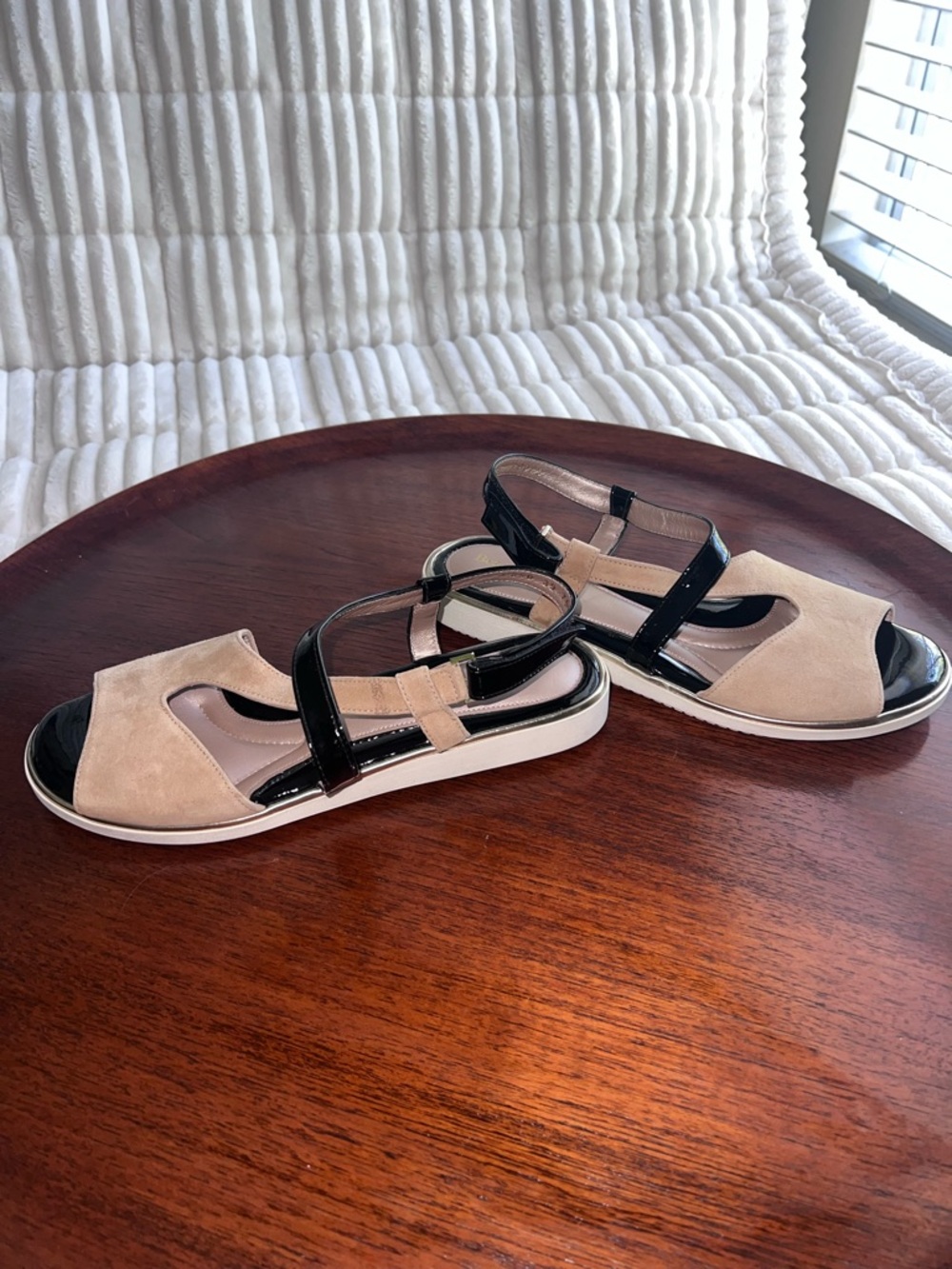 BeautiFeel Two-Tone Beige and Black Slingback Sandals - Picture 2 of 10